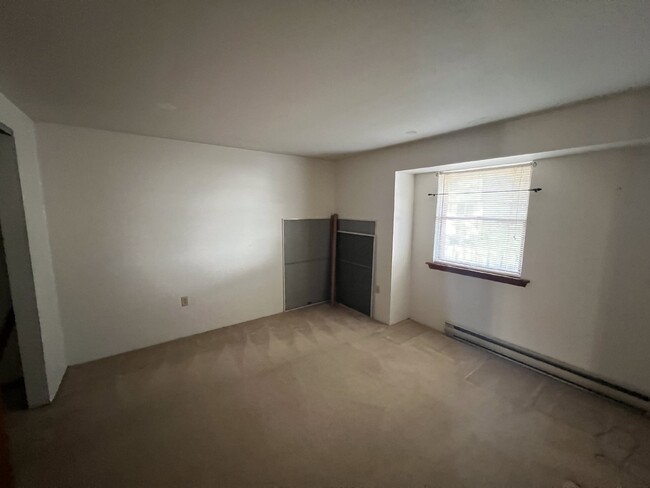 Building Photo - Available Now! 2 bed 1.5 Bath Townhome in ...