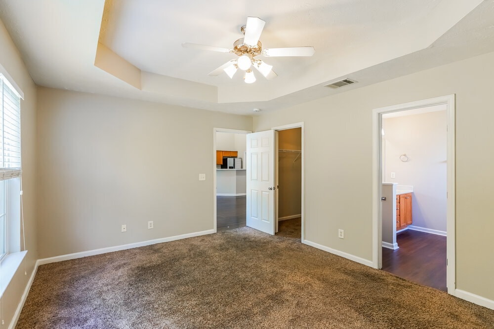 Building Photo - 110 Lyndhurst Dr