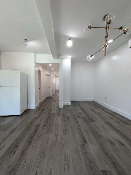 Building Photo - 28 E 47th St