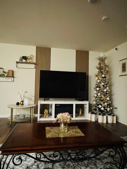 Building Photo - 21 Draft St