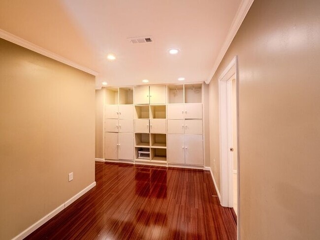 Building Photo - 12872 Waterside Dr