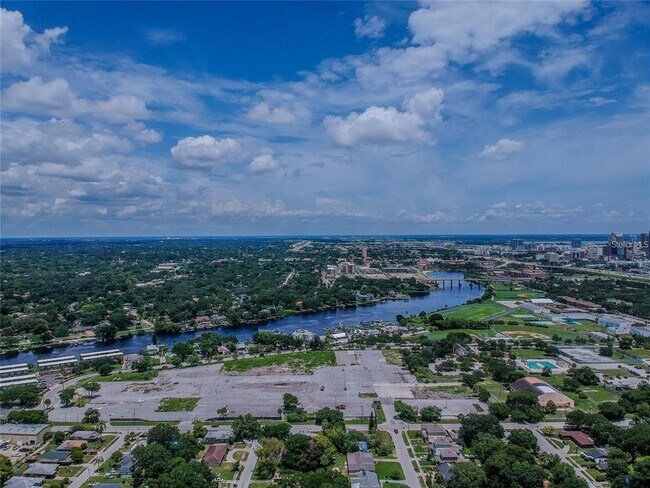 Building Photo - 1911 W St Conrad St