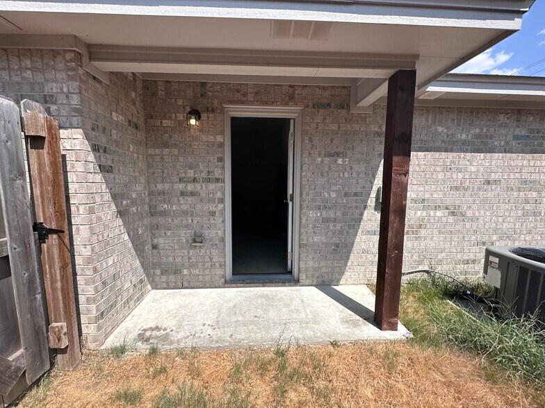 Building Photo - 1239 Liberation Ln