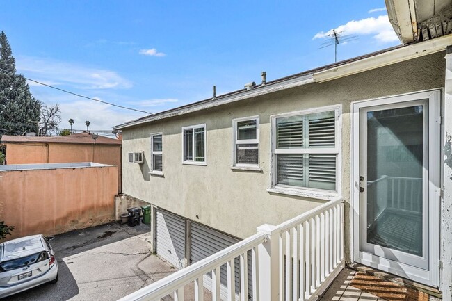 Building Photo - 11248 La Maida St