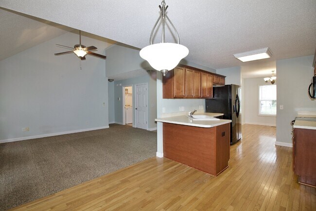 Building Photo - Great 3 bed + bonus house in Aberdeen