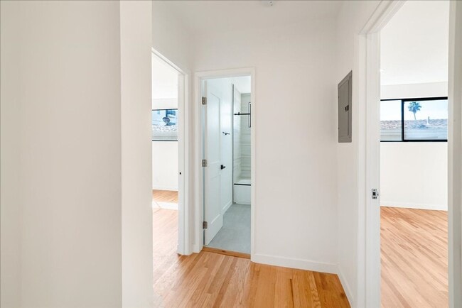 Building Photo - 652 Hayworth Ave