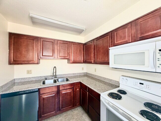 Building Photo - Las Vegas Guard-Gated Condo for Rent | 2 Bedroom Upstairs Unit | River Glen Community