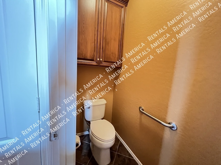 Building Photo - 1536 E Fontana Dr