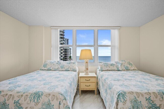 Building Photo - 5440 N Ocean Dr