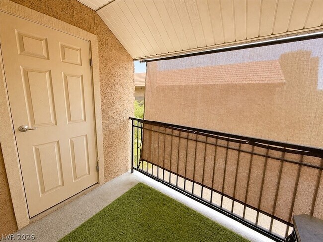 Building Photo - 5026 River Glen Dr
