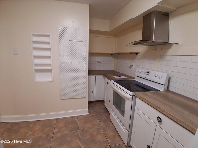Building Photo - 67 Quarterdeck