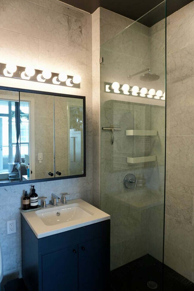 Building Photo - 184 Kent Ave