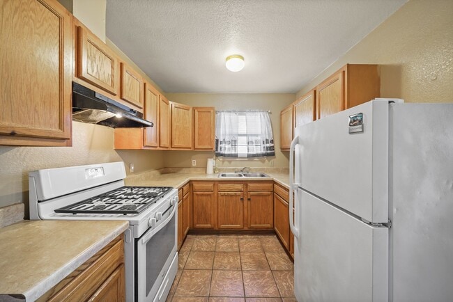 Building Photo - 4636 Mayflower St