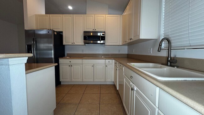 Building Photo - 2937 SW Chatham Ln