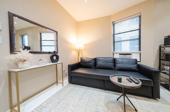 Building Photo - 5 W 101st St