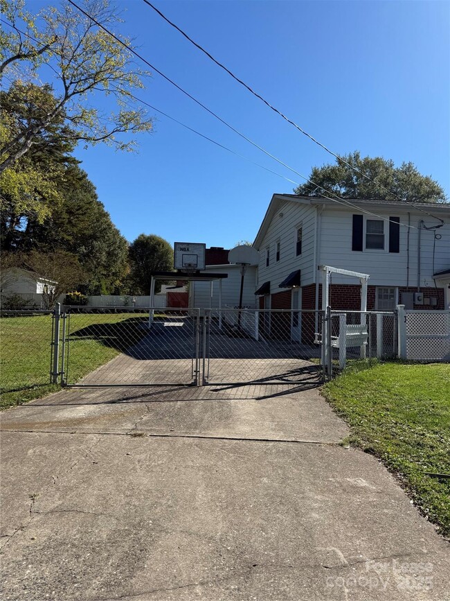 Building Photo - 1632 Kimberly Dr