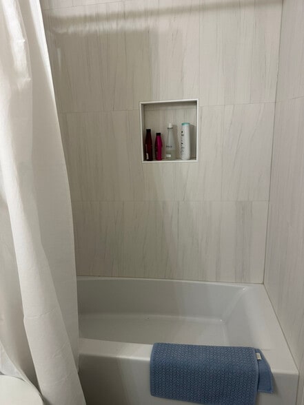 Building Photo - 319 S Glendale Ave