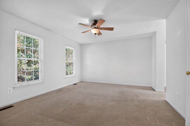 Building Photo - Meticulously maintained & spacious 4 Bd/2 full & 2 half bath home  Home in Dawson's Landing - Pet...