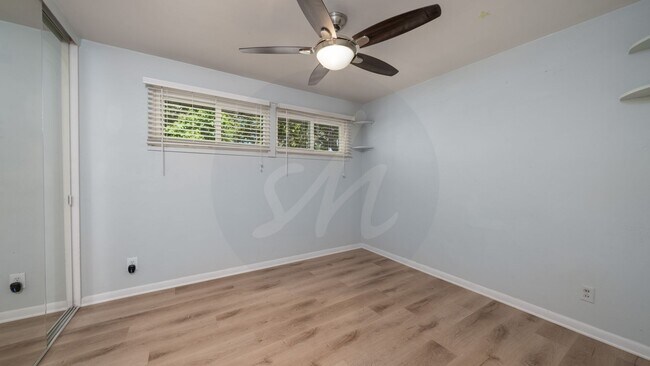 Building Photo - Fantastic 3 Bedroom, 1 level living near F...