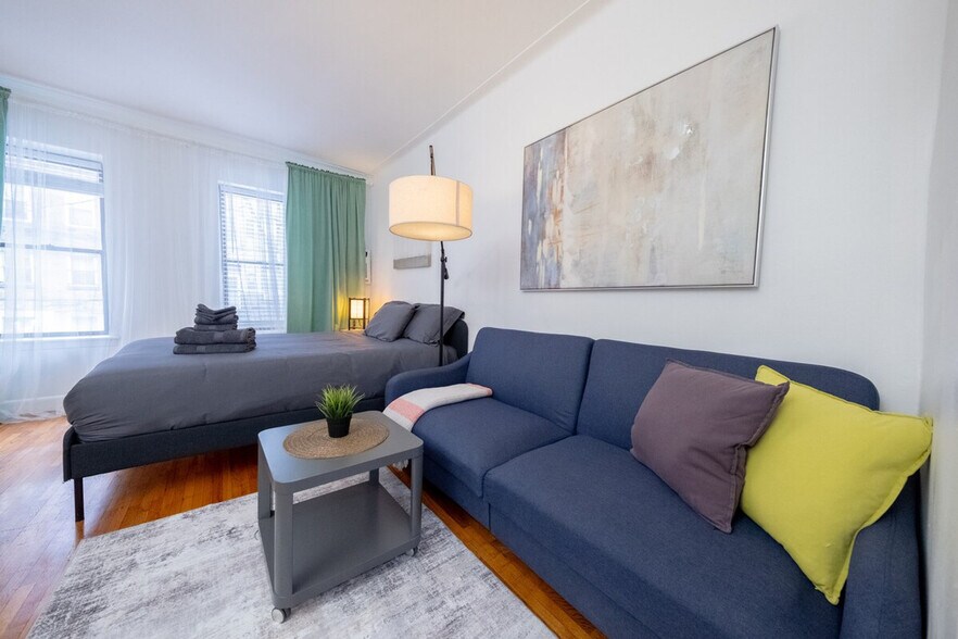 Building Photo - 330 E 74th St