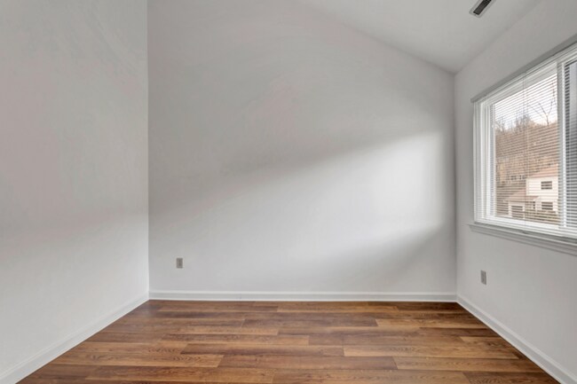 Building Photo - 23 Deer Run