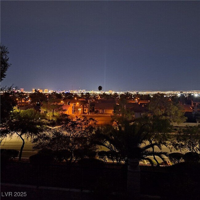 Building Photo - 8700 Captains Pl