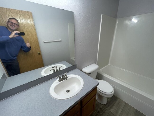 Building Photo - 2010 Del Rio Ave SE