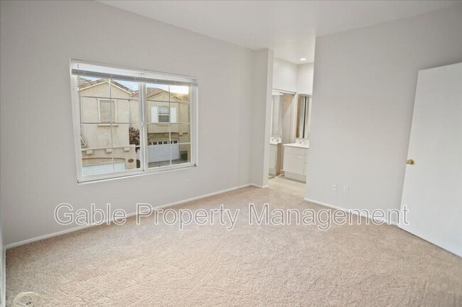 Building Photo - 27870 Crown Ct Cir