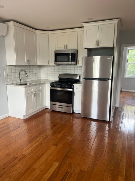 Primary Photo - 493 Glenmore Ave