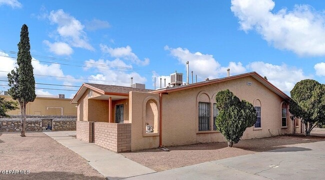 Building Photo - 1909 Karen Sue Pl