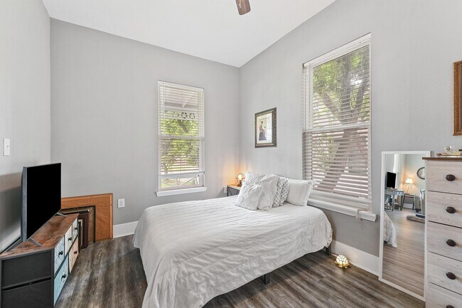 Building Photo - 4912 Avenue R