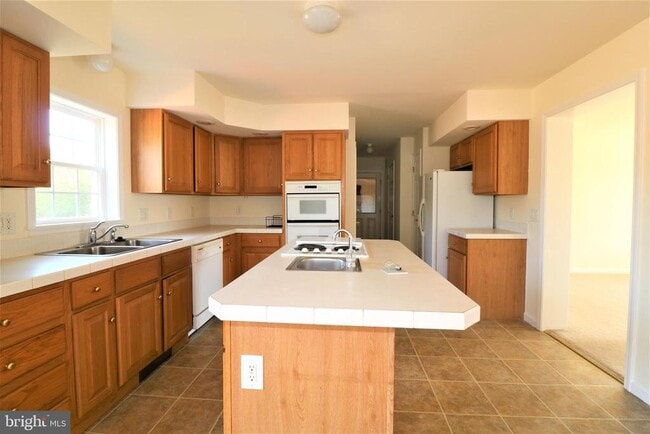 Building Photo - 412 Pauline Dr