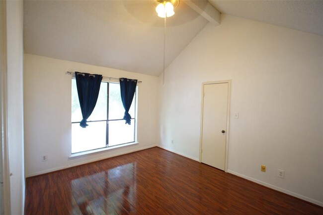 Building Photo - 8575 Sands Point Dr
