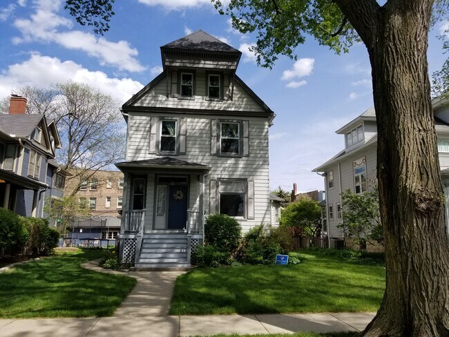 Primary Photo - 316 S Grove Ave