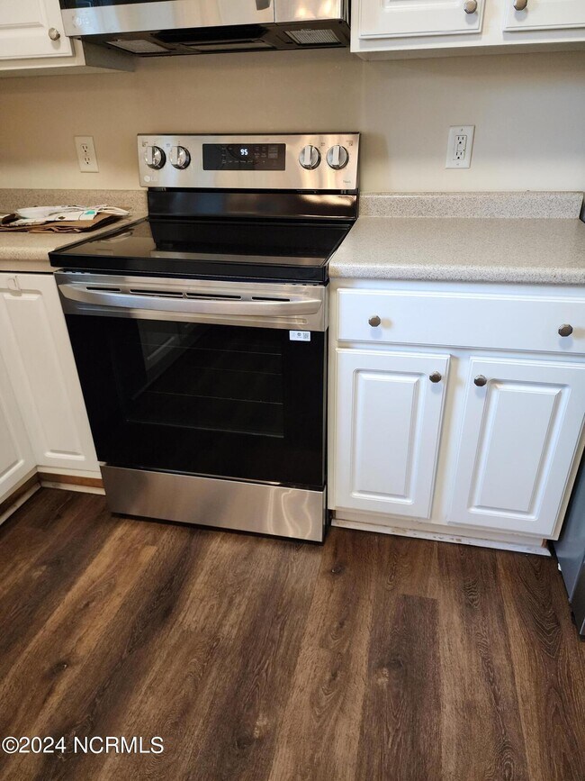 Building Photo - 217 Windchime Dr