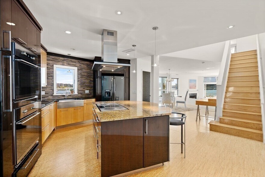 Building Photo - 3 Pier 7