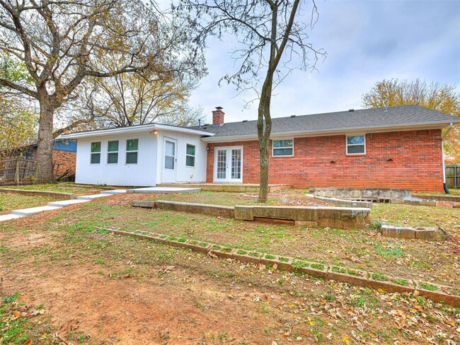 Building Photo - 305 Woodside Dr