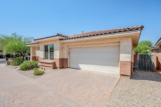Building Photo - 13562 W Cypress St