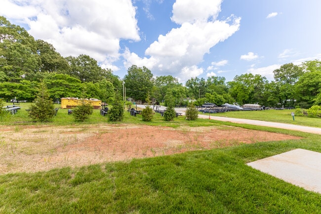 Building Photo - 592 River Watch Way