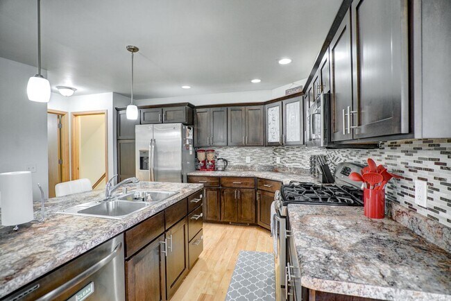 Building Photo - 818 Redan Dr