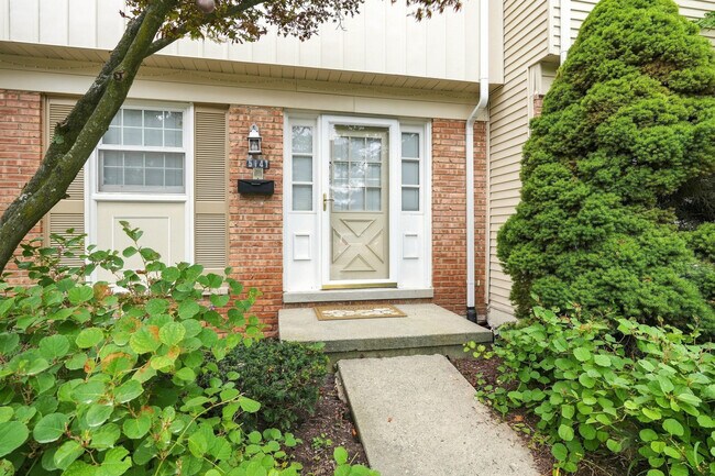 Building Photo - 5141 Buckingham Pl Dr