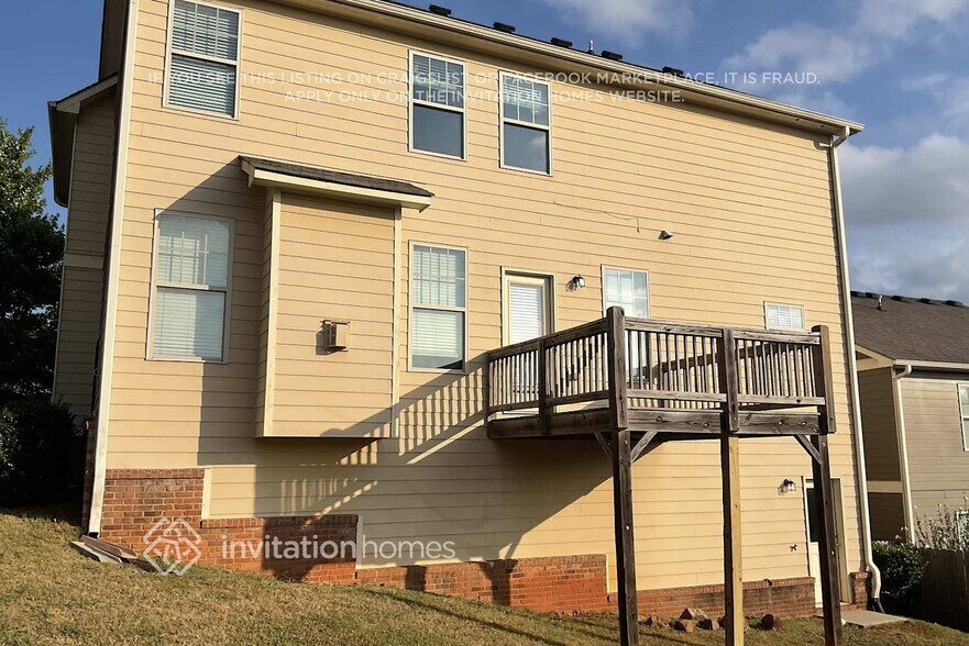 Building Photo - 1700 Summit Village Ln