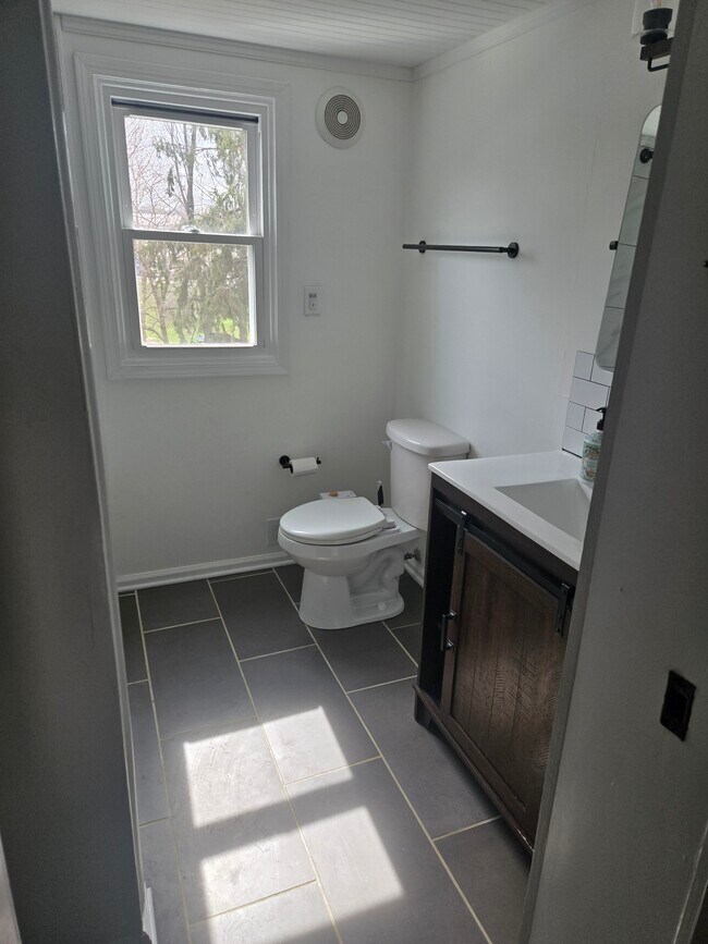 Building Photo - 288 Rosemont Garden