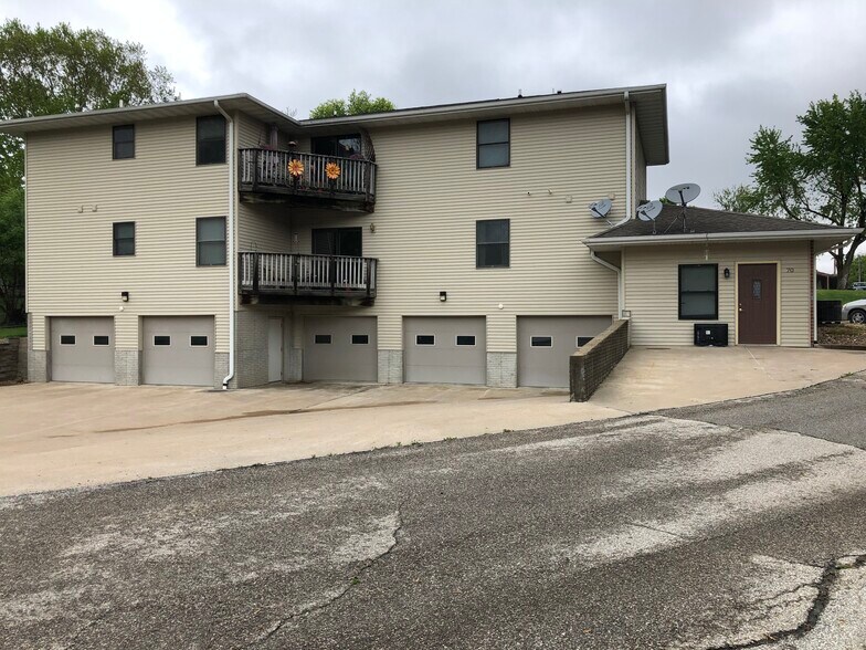 Building Photo - 211 W Mill St