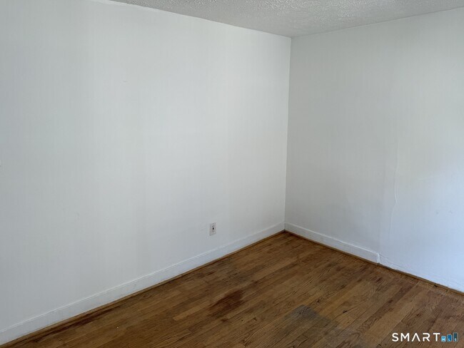 Building Photo - 97 Bissell St