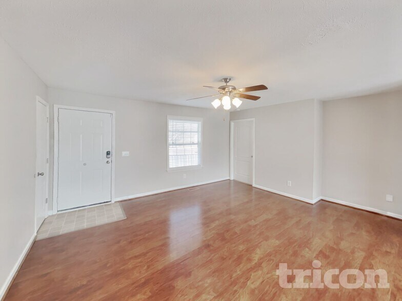 Building Photo - 1621 Robert Rd