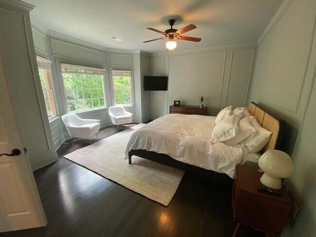 Building Photo - Dilworth home available immediately!