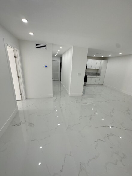 Building Photo - 2175 NE 170th St