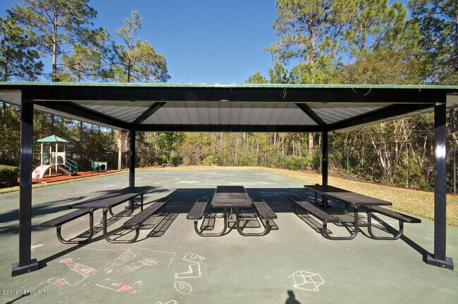 Building Photo - 9166 Spindletree Way