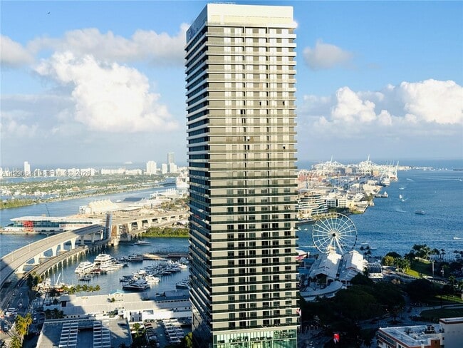 Building Photo - 121 NE 5th St